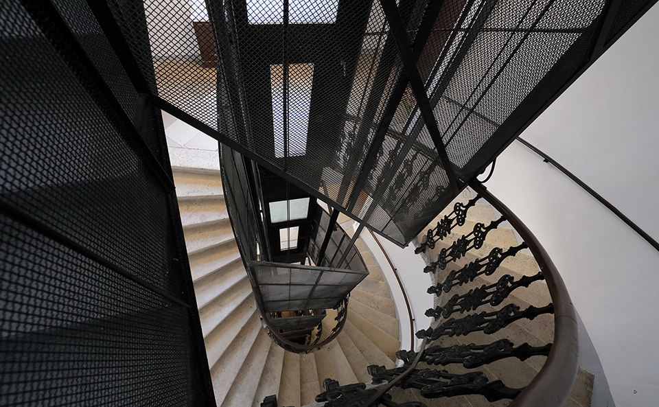 Stiegenhaussanierung Altbau - Solnhofener Naturstein Fliesen